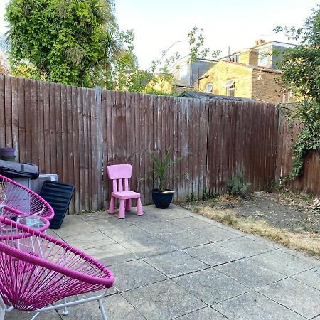 A Lovely Guest Room In West Londres Exterior foto
