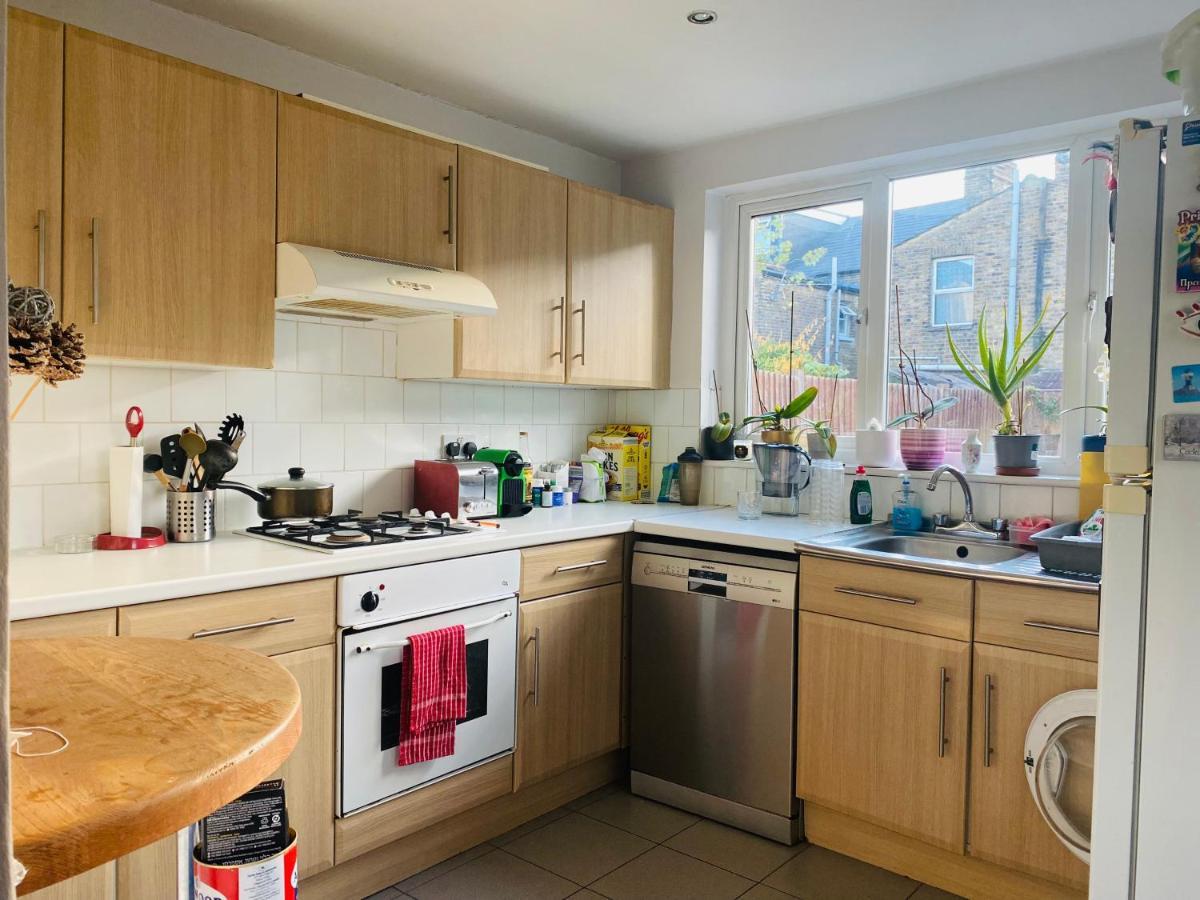A Lovely Guest Room In West Londres Exterior foto