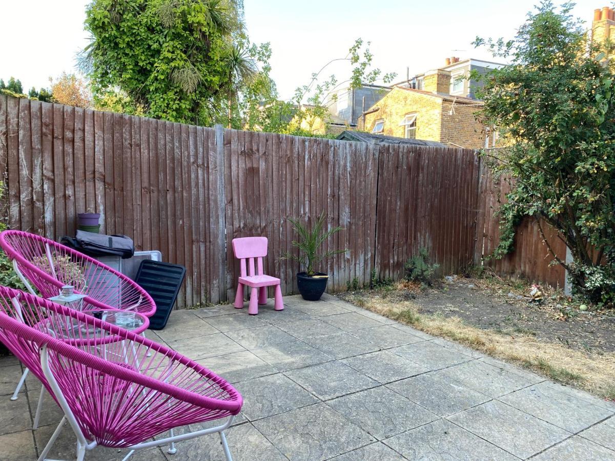 A Lovely Guest Room In West Londres Exterior foto